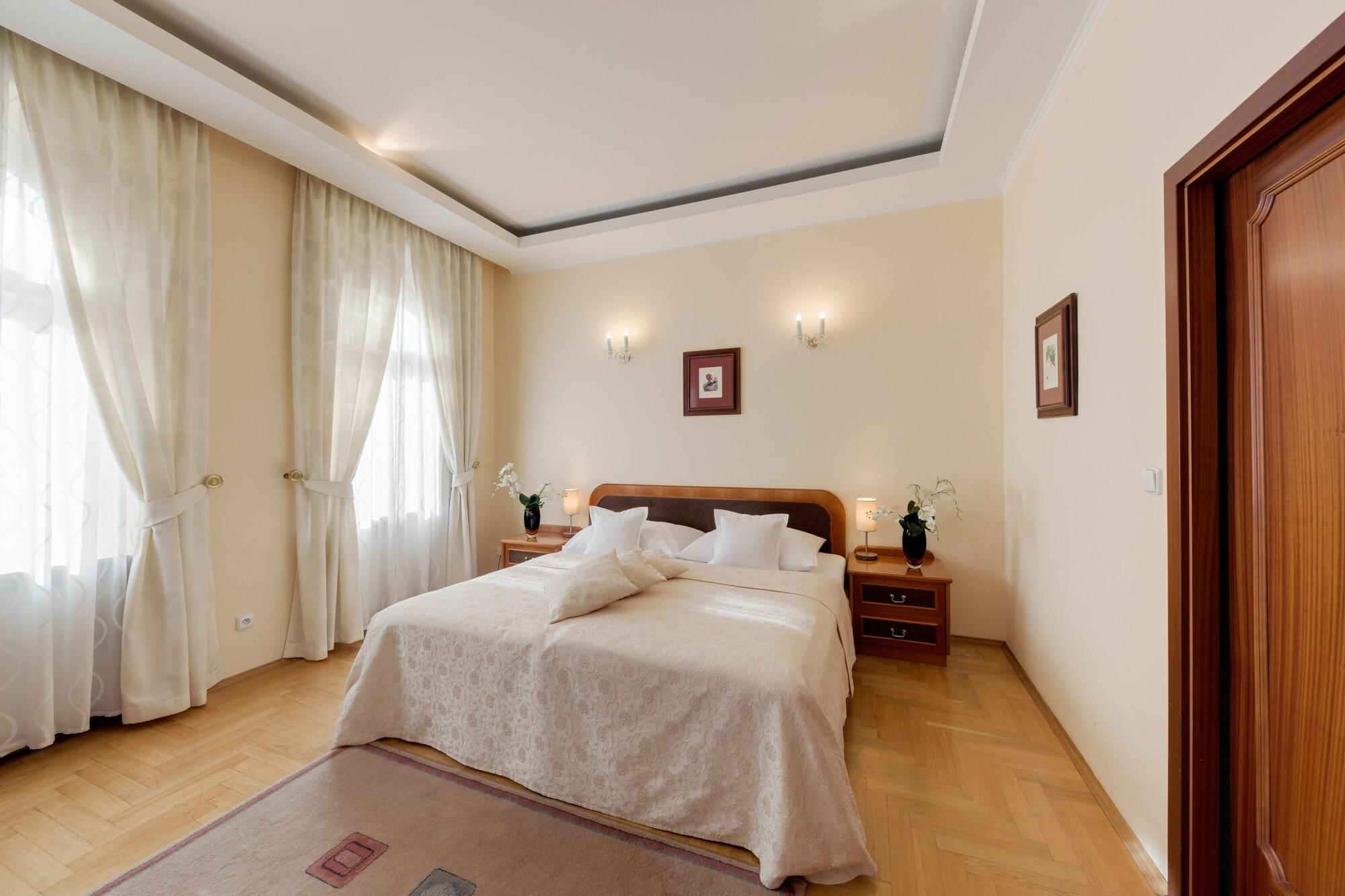 Louren Hotel Прага Екстер'єр фото