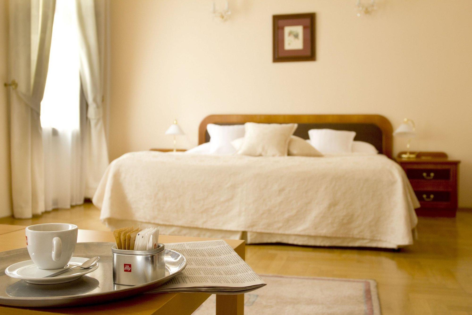 Louren Hotel Прага Екстер'єр фото