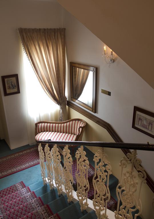 Louren Hotel Прага Екстер'єр фото