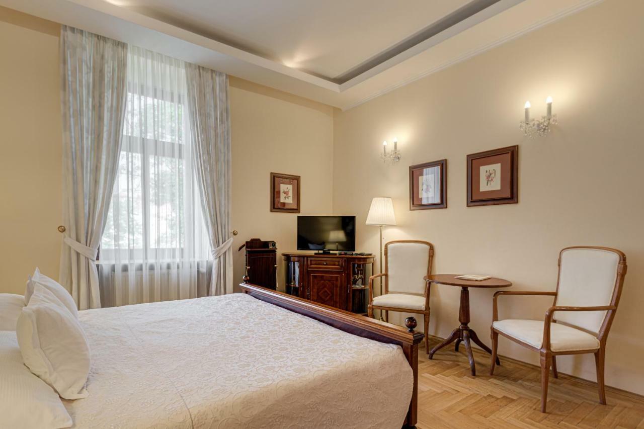 Louren Hotel Прага Екстер'єр фото