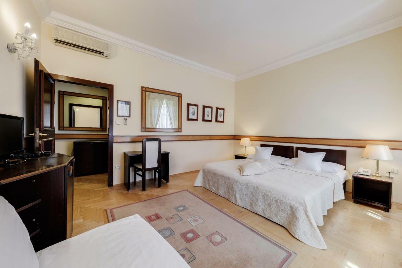 Louren Hotel Прага Екстер'єр фото
