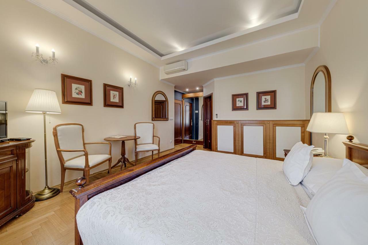Louren Hotel Прага Екстер'єр фото